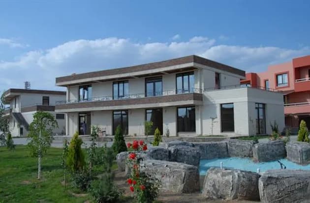 Kapalı termal havuz
